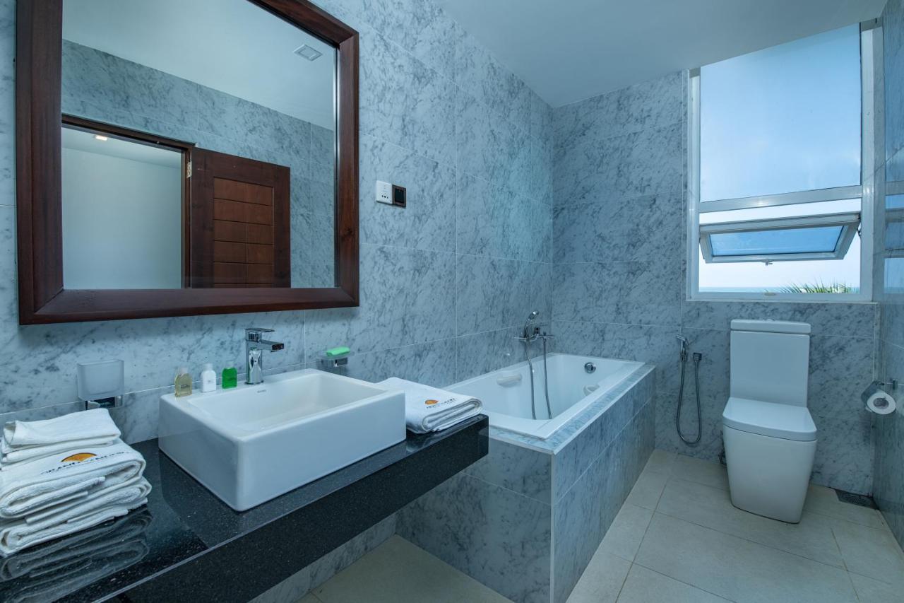 Grand Samudra Hotel Тангале Екстериор снимка