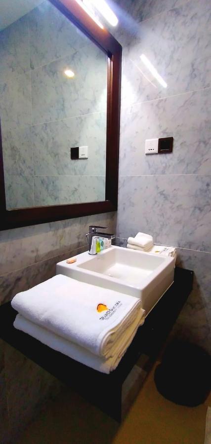 Grand Samudra Hotel Тангале Екстериор снимка